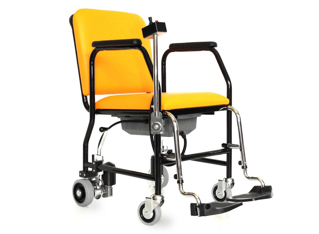 poltrona per disabili e anziani con ruote molto grandi